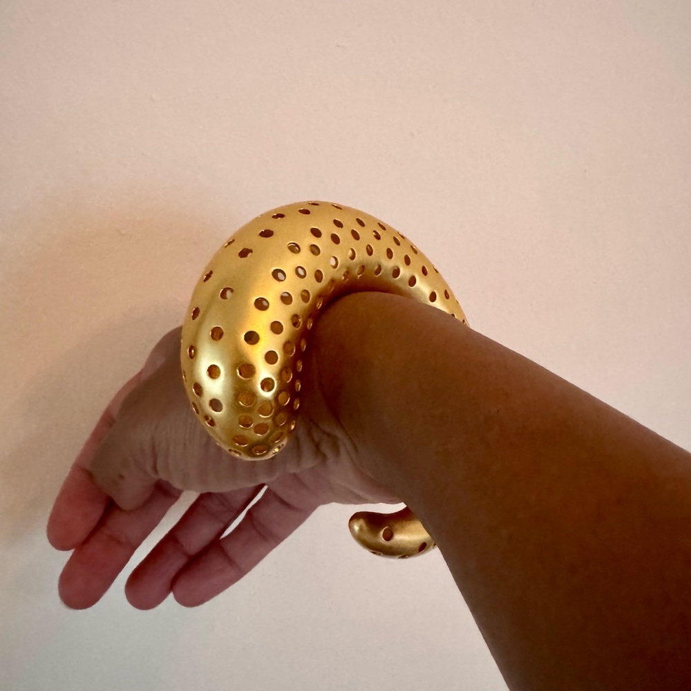 KHOI Elegant Gold Bangle Bracelet